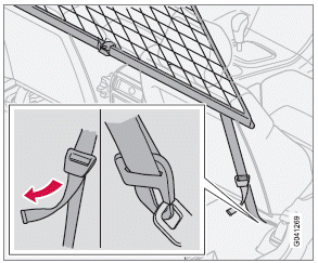 Attachment eyelet in front seat rail