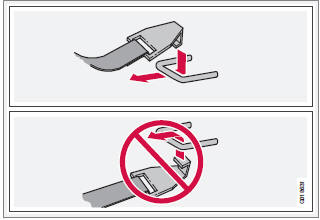 Fasten the attachment correctly to the ISOFIX/LATCH lower anchors